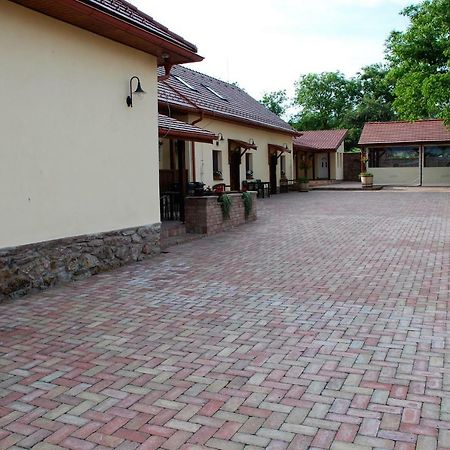 Ubytovanie Tri Ruze Krásnohorské Podhradie Extérieur photo