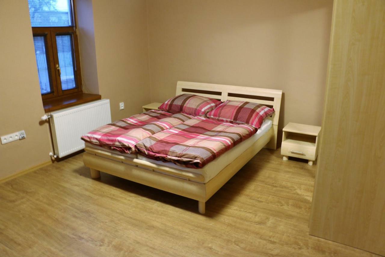 Ubytovanie Tri Ruze Krásnohorské Podhradie Extérieur photo
