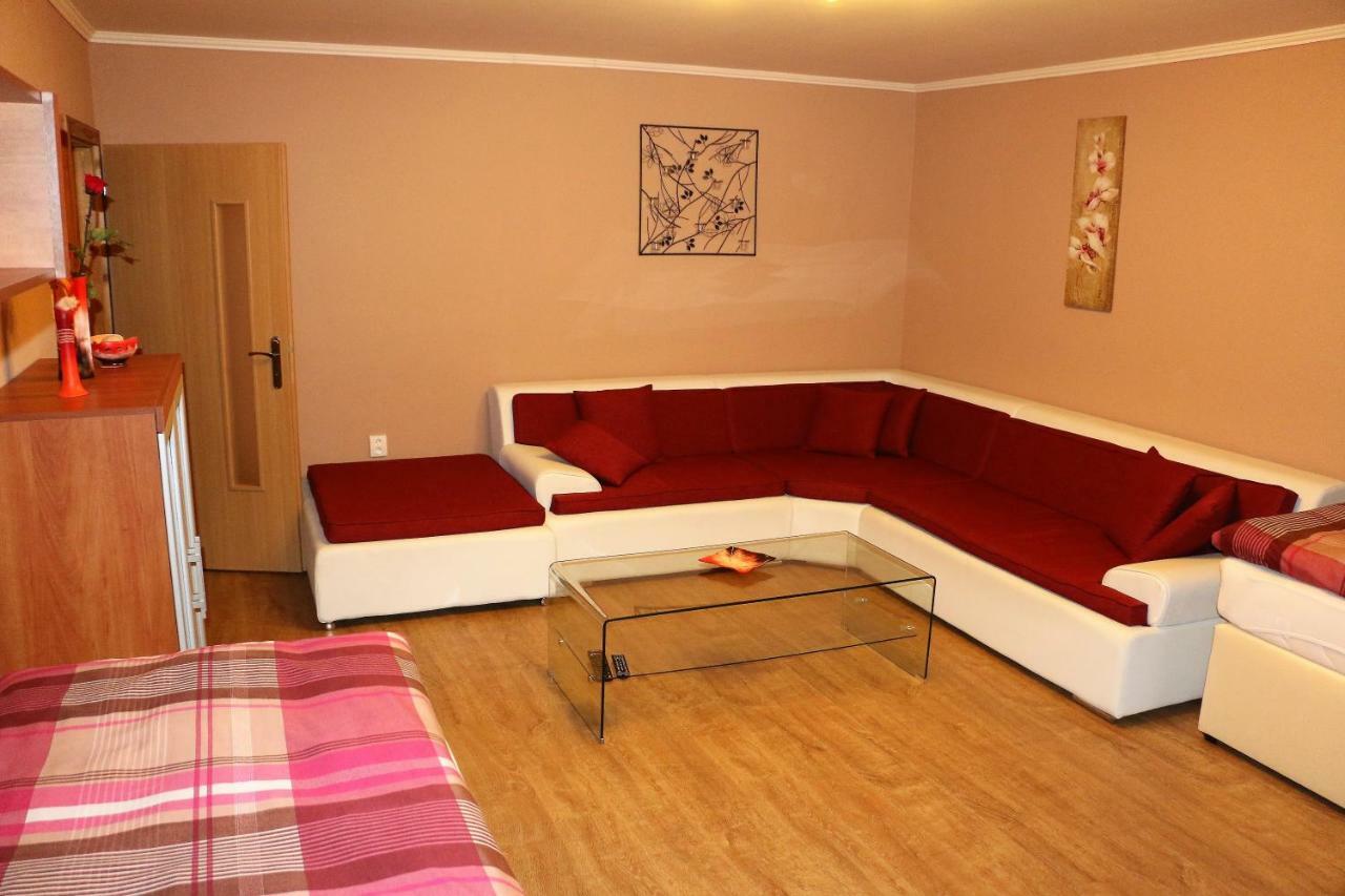 Ubytovanie Tri Ruze Krásnohorské Podhradie Extérieur photo