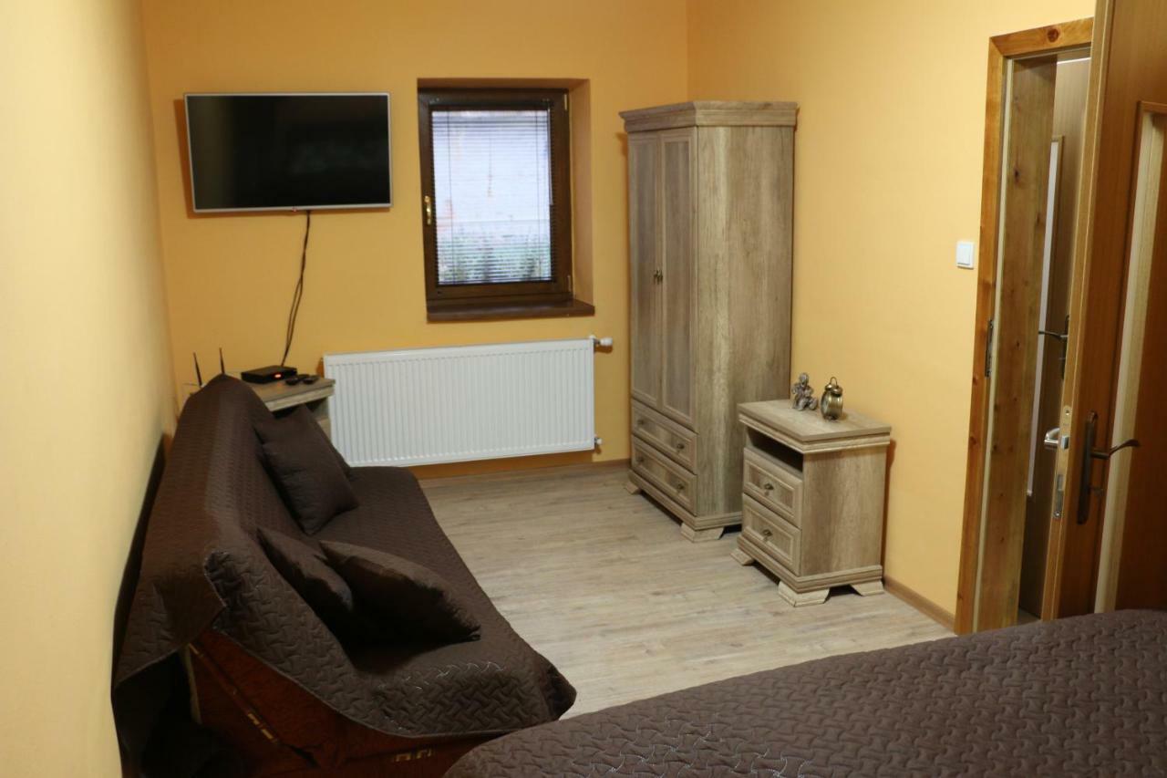 Ubytovanie Tri Ruze Krásnohorské Podhradie Extérieur photo