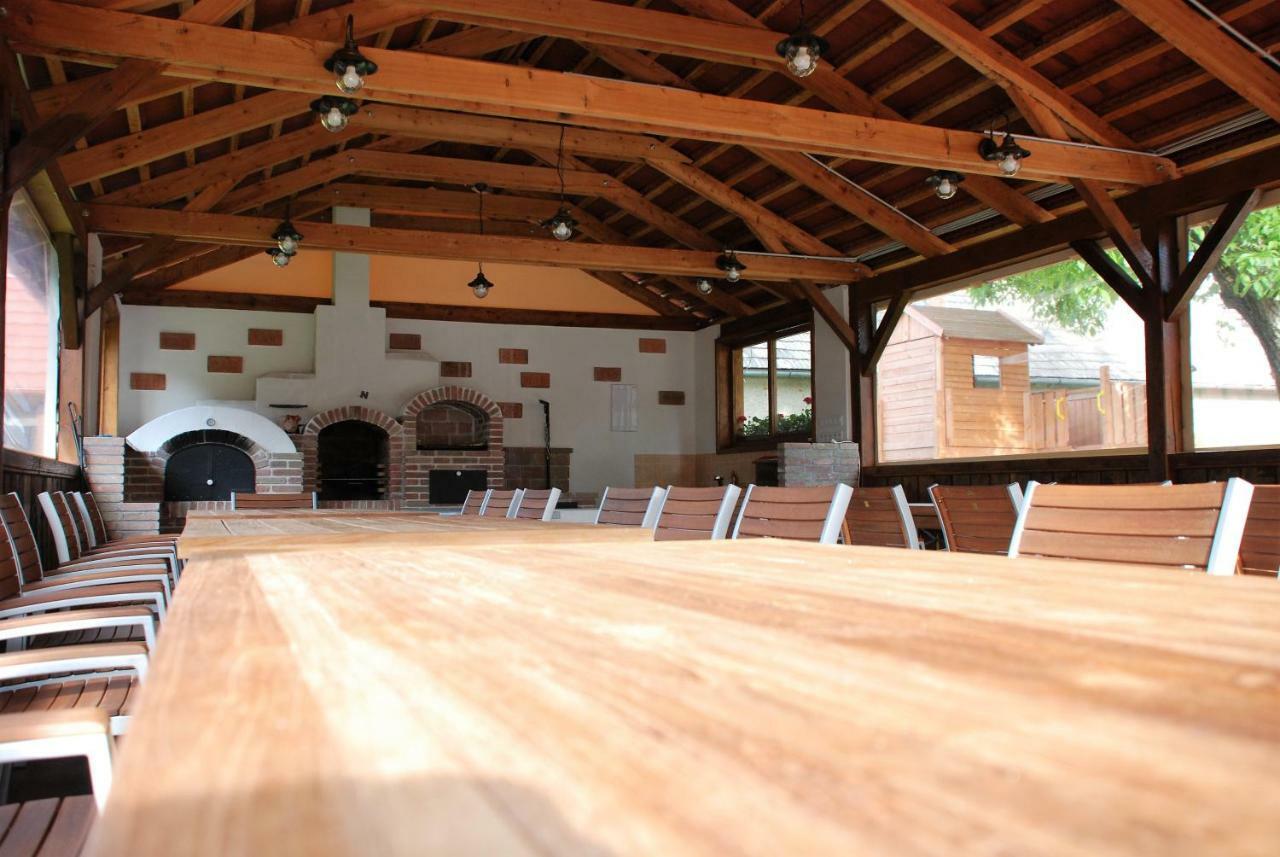 Ubytovanie Tri Ruze Krásnohorské Podhradie Extérieur photo